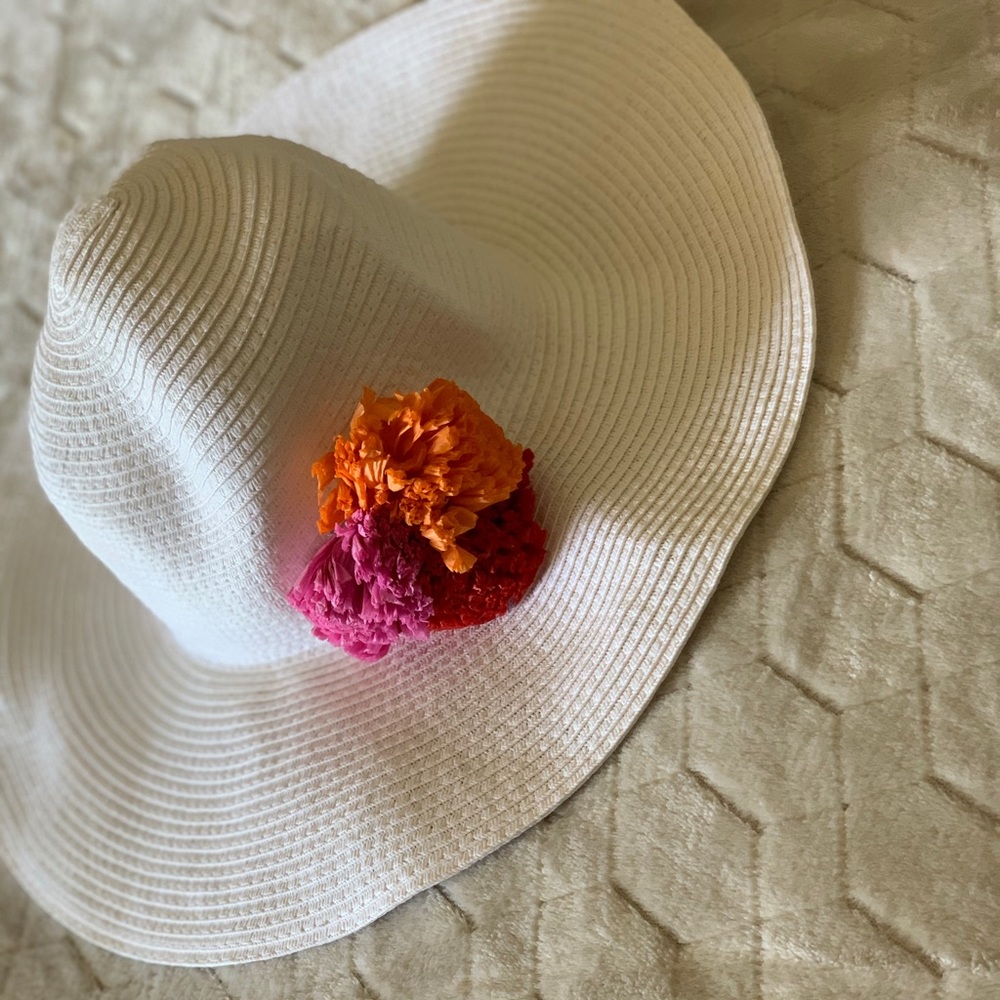 Ellen Tracy sun hat